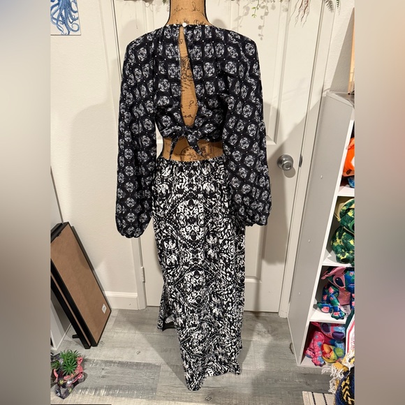 Abercrombie and Fitch  Long sleeve plunge cut out maxi dress - Picture 6 of 7